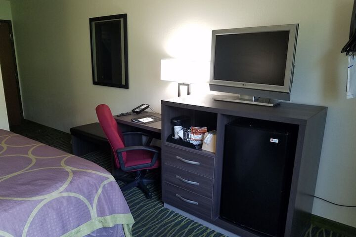 Super 8 by Wyndham Independence Kansas City