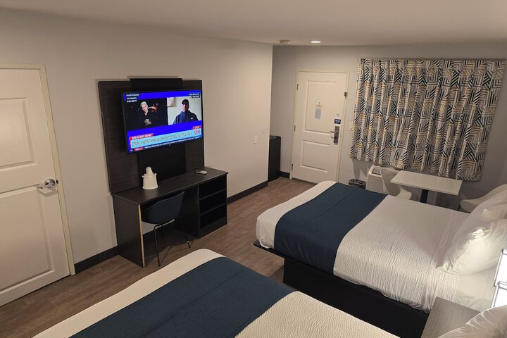 Room 11 of 18