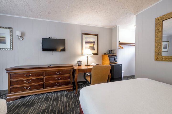 Scottys Lakeside Resort