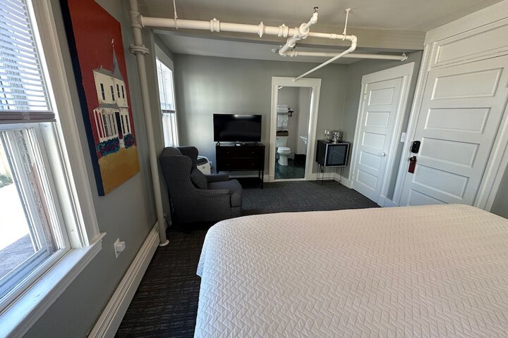 Room 28 of 167