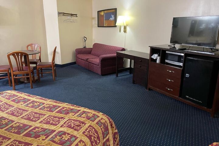 Room 14 of 36