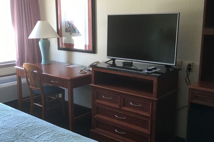 Shawano Four Seasons Hotel