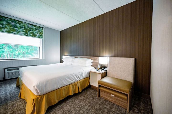 Room 8 of 34