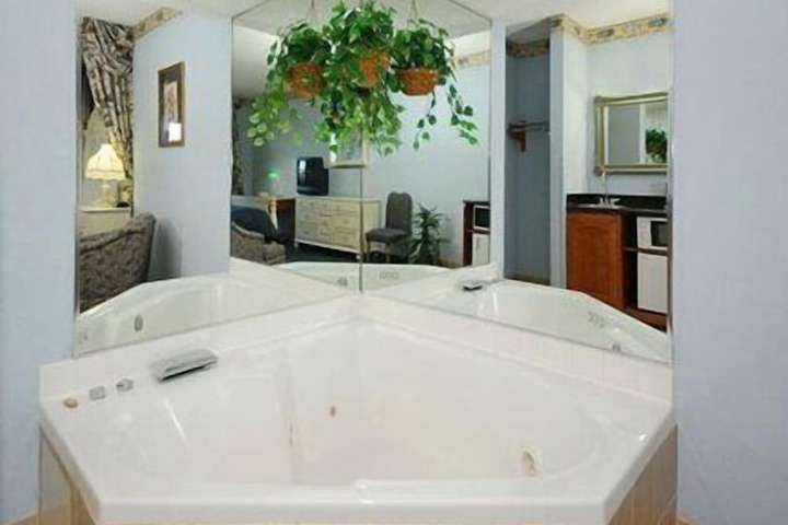 Hot Tub 42 of 44