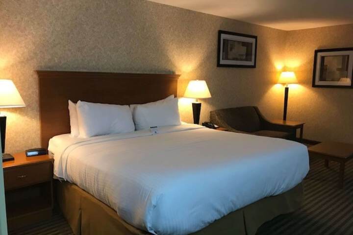 Room 32 of 43