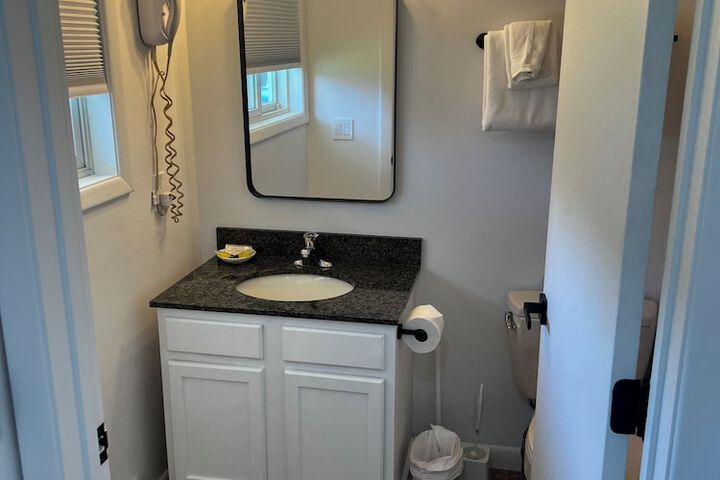 Room 12 of 27