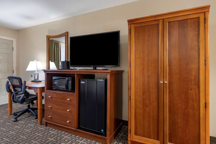 Best Western Swiss Clock Inn