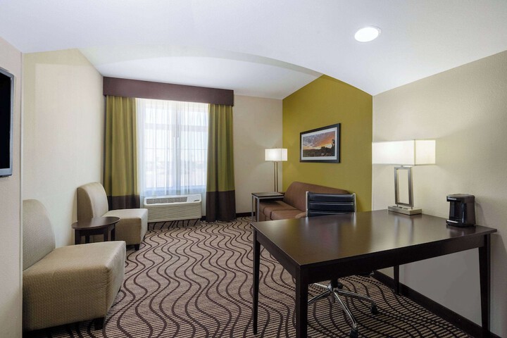 La Quinta Inn & Suites by Wyndham Artesia