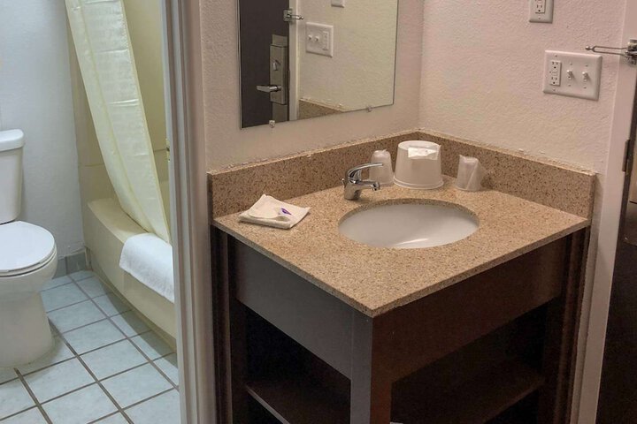 Room 11 of 29