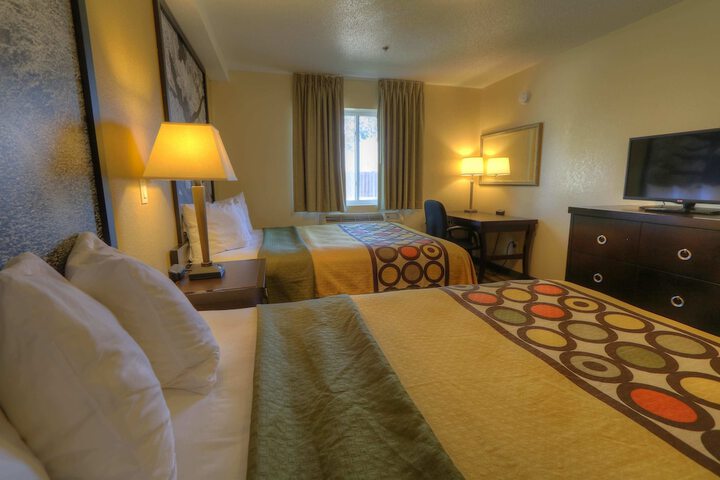 Room 11 of 20