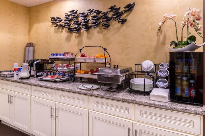 Breakfast/Coffee Service 62 of 72