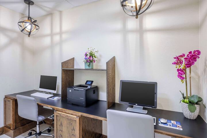 Business Center 61 of 61