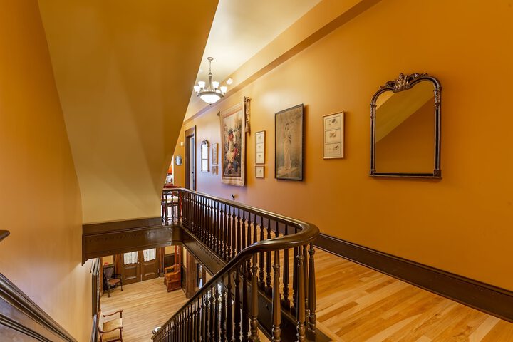 Ballroom/Hall 124 of 148