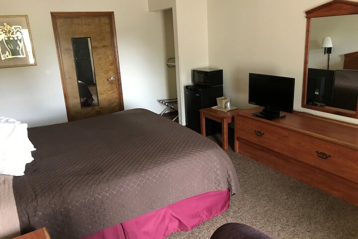 Room 9 of 11