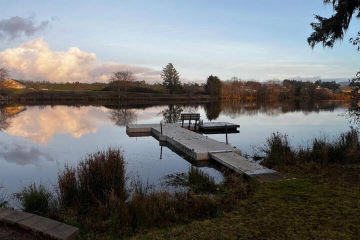 Gearhart Lakefront Vacation Rental