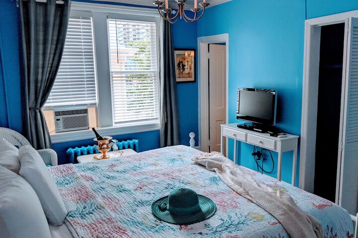 Room 100 of 119