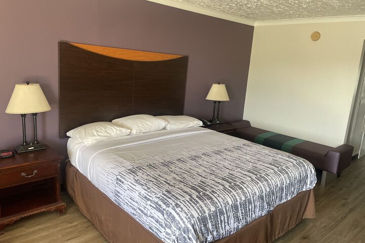 Room 13 of 16
