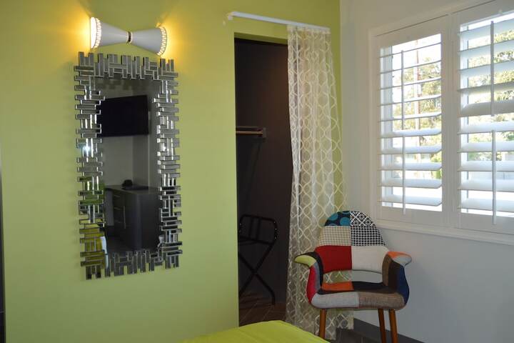 Room 8 of 32