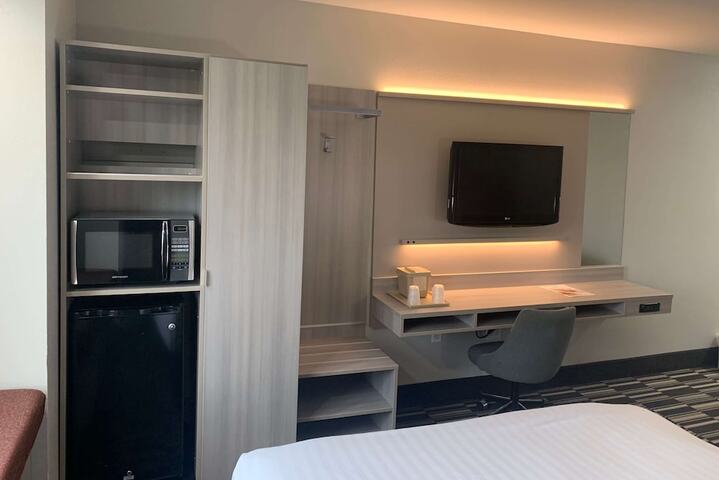 Room 6 of 19