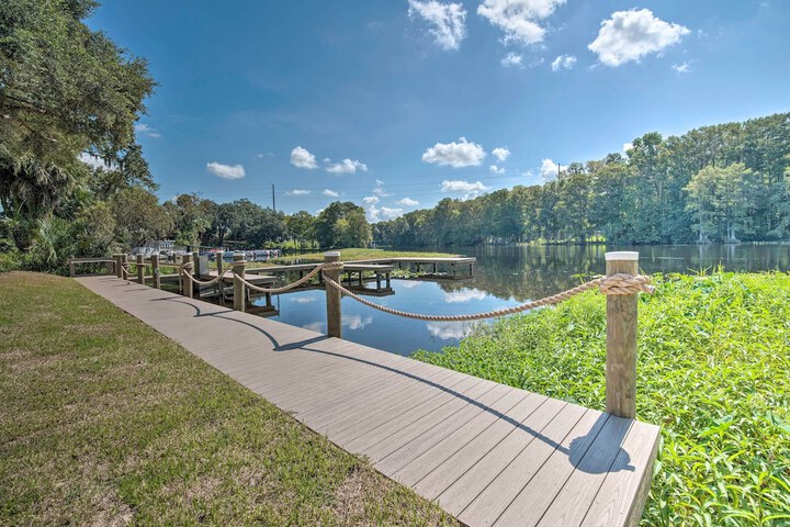 Riverfront Apt w / Kayak Launch in Dunnellon