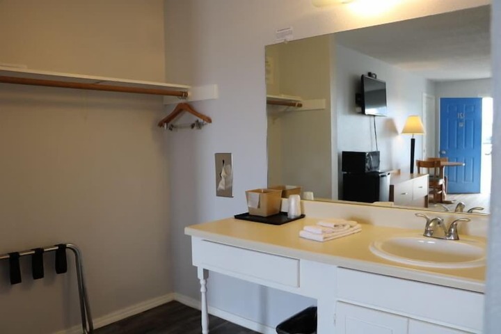 Room 53 of 62
