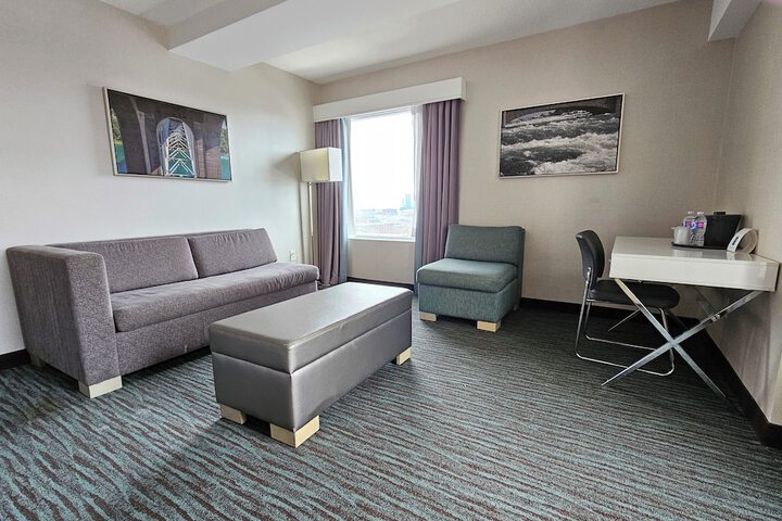 Room 32 of 49