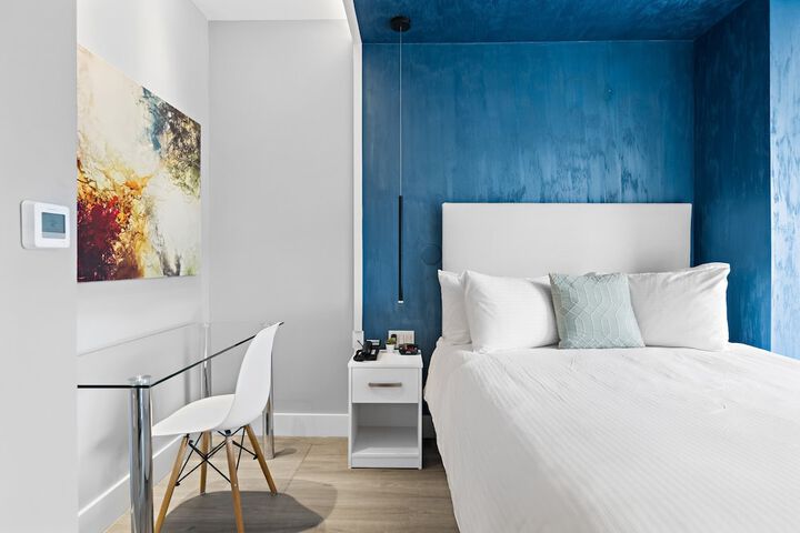 Global Luxury Suites at the Arches