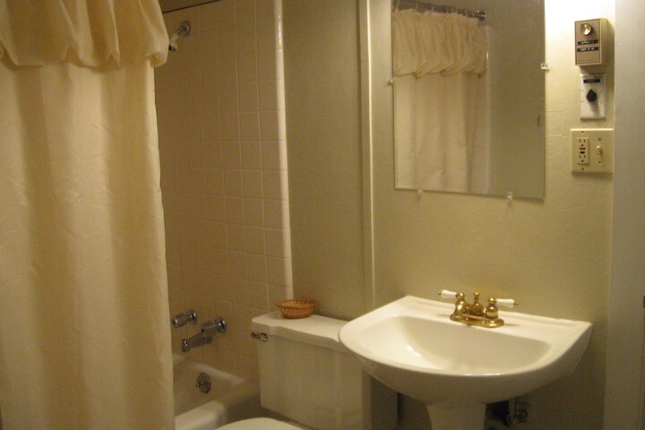 Room 12 of 16