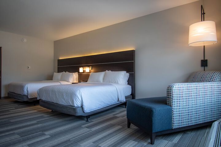 Holiday Inn Express & Suites Tonawanda - Buffalo Area by IHG