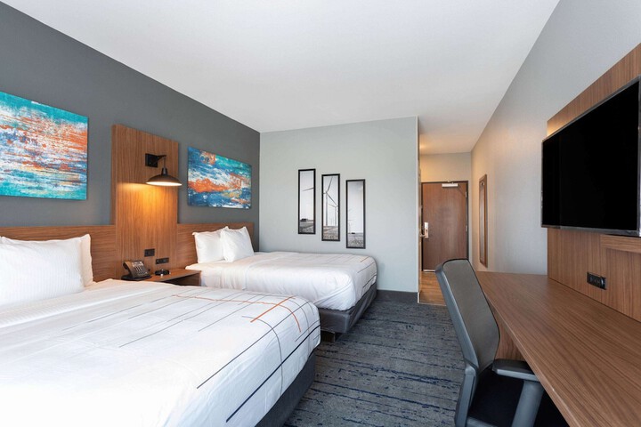 Room 33 of 63