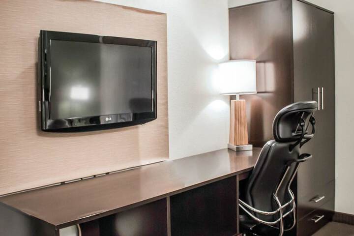 Room 21 of 38