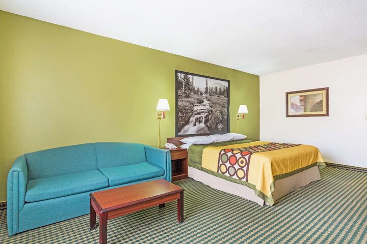 Room 10 of 21
