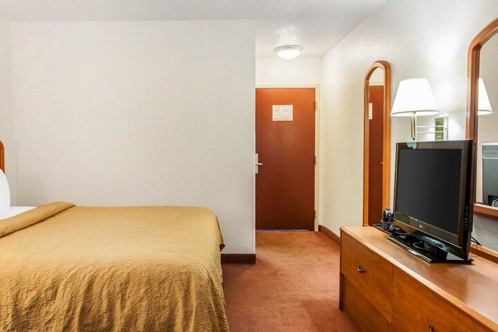 Room 18 of 26