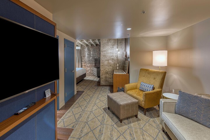 Room 10 of 44
