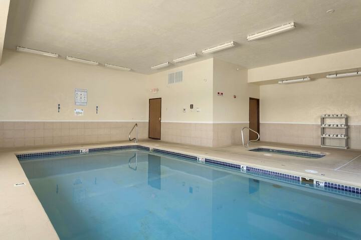 Pool 4 of 17