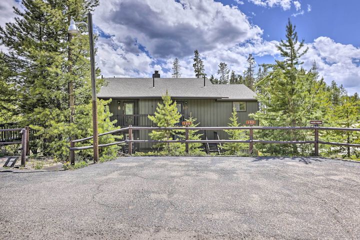 Grand Lake Condo w / Mountain Views: Walk to Lake!