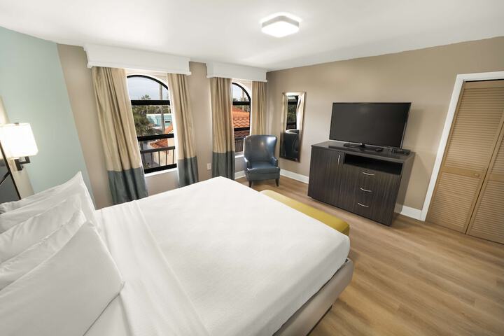 Room 12 of 37