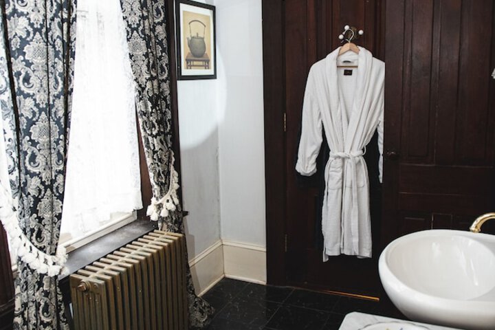 Room 27 of 51