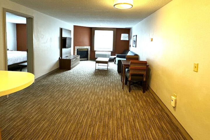 Room 33 of 109