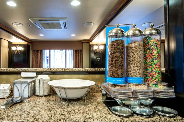 Hampton Inn & Suites Montgomery-Downtown