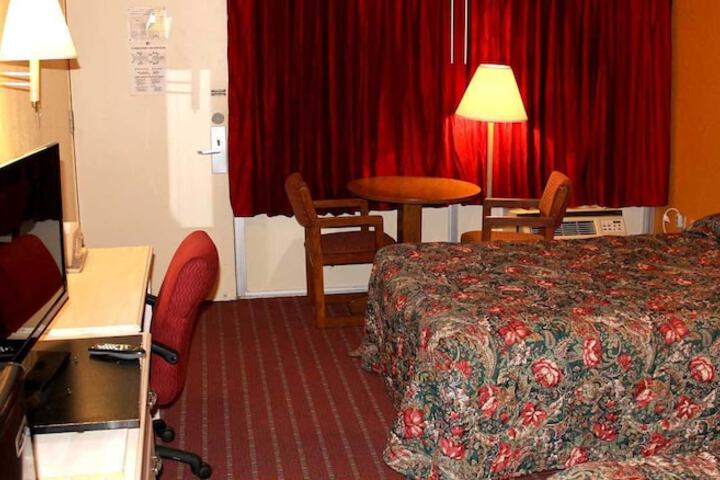 Travelers Inn