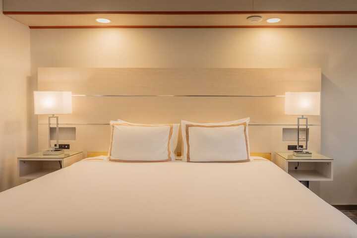 Room 52 of 65