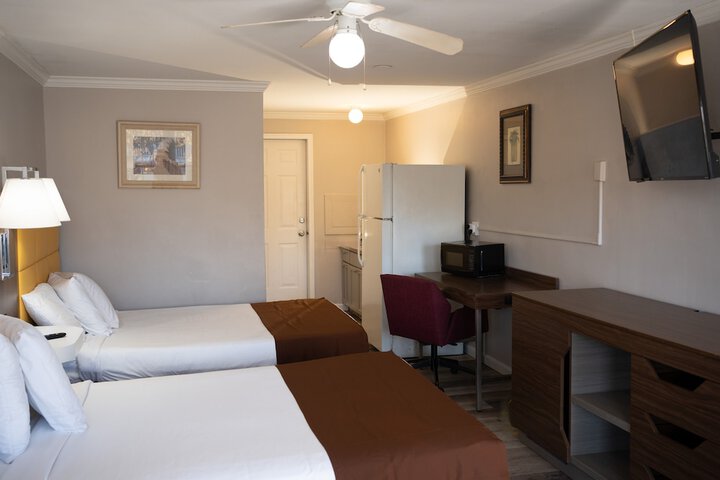 Room 27 of 83