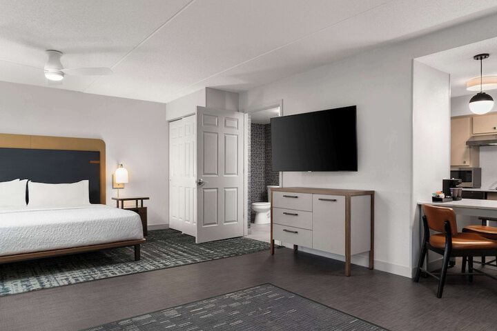 Room 25 of 40
