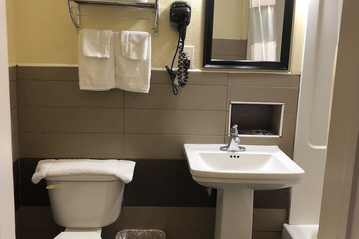 Room 10 of 37
