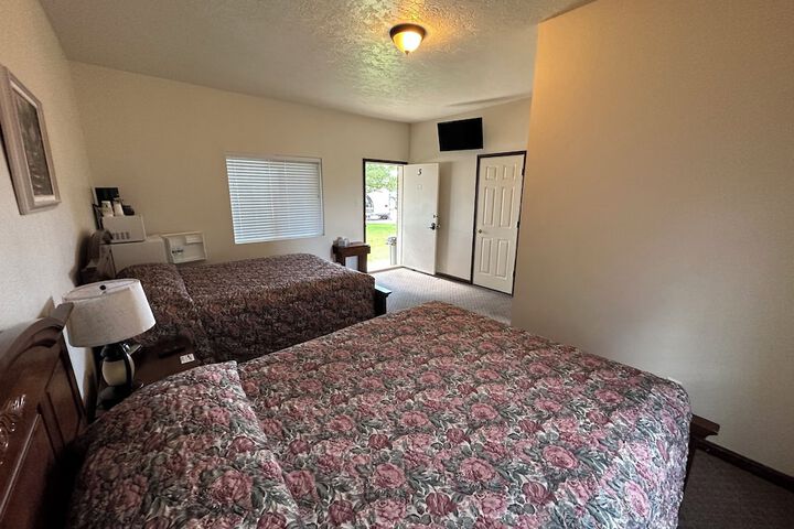 Room 7 of 9