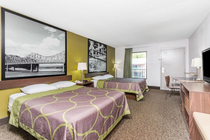 Room 8 of 28
