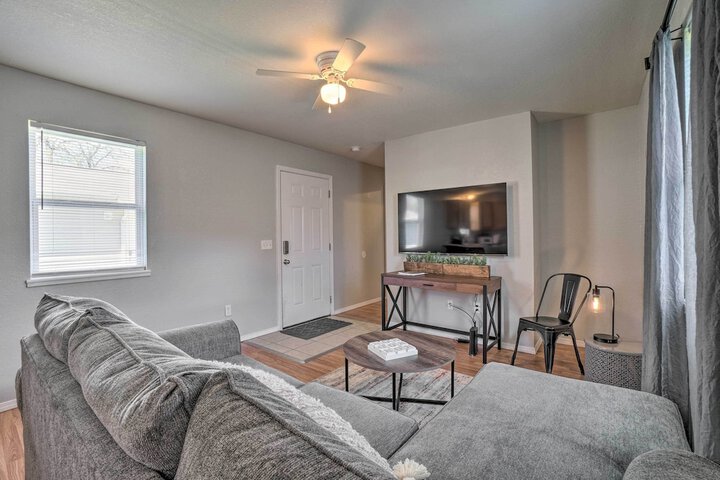 Charming One-level Home w / Deck Walk to Dtwn
