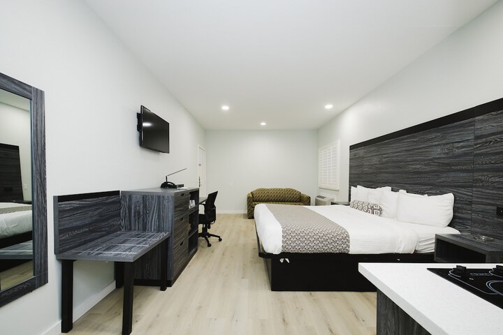 Sapphire Inn and Suites