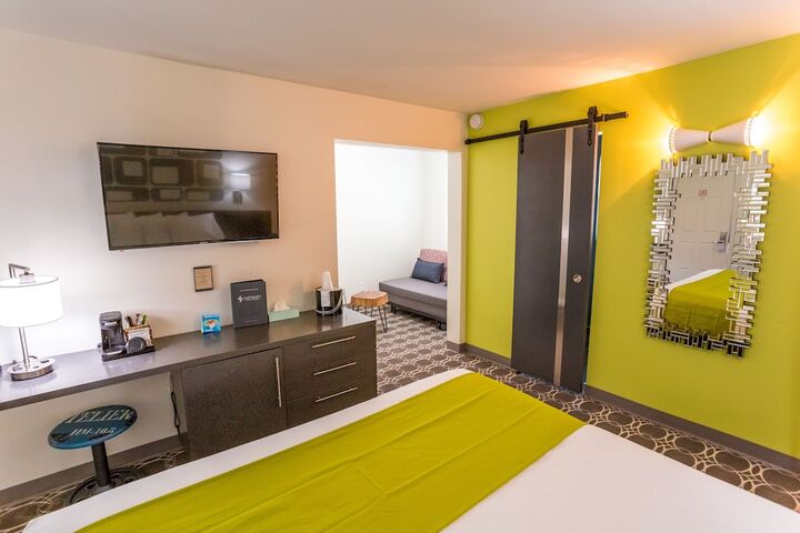 Room 28 of 32